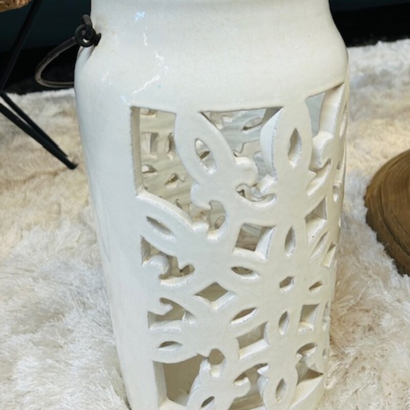 Pottery Barn Ceramic Snowflake Lantern
White Size: 9 x 17H
Smaller lantern sold separately