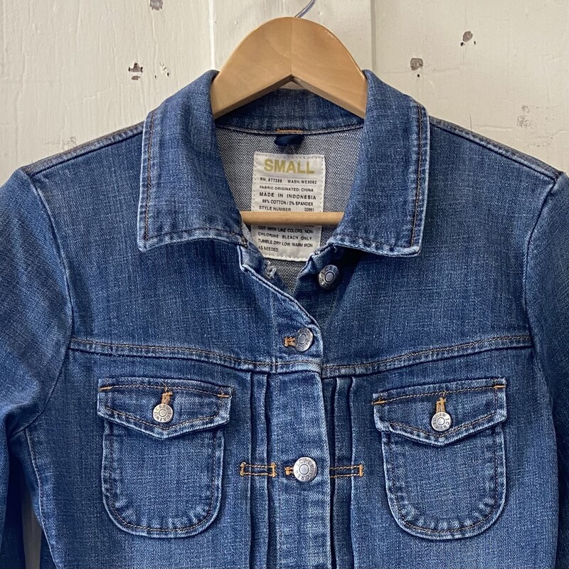 Denim Jacket<br />
Blue<br />
Size: Small