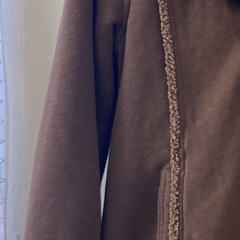 Brw Sherpa Reverse Coat<br />
Brown<br />
Size: Small