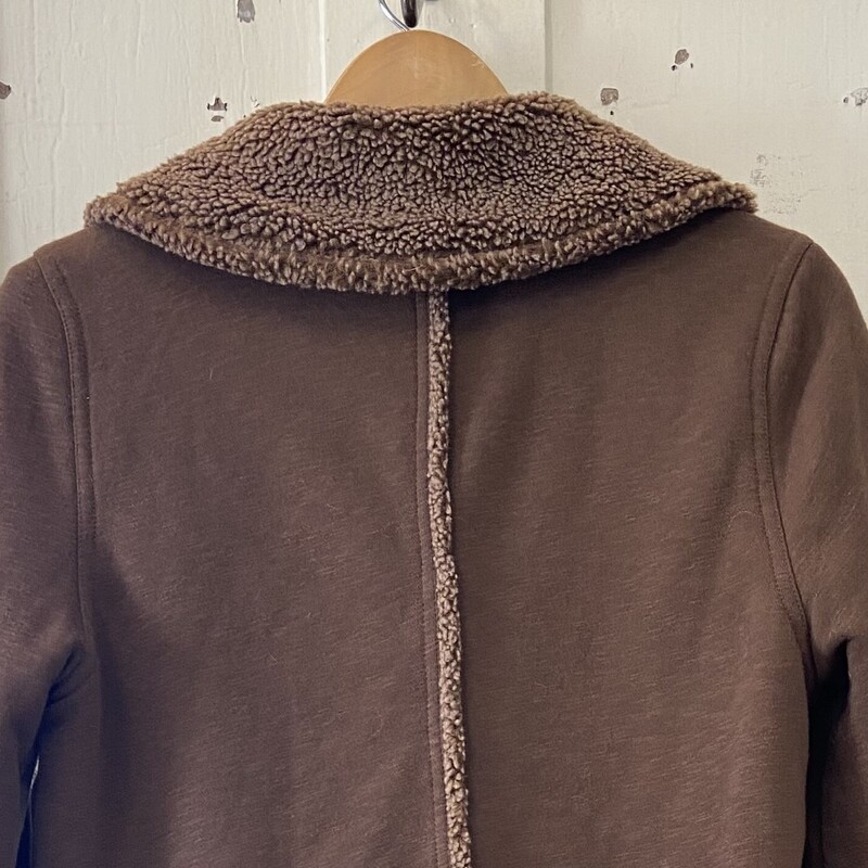 Brw Sherpa Reverse Coat<br />
Brown<br />
Size: Small