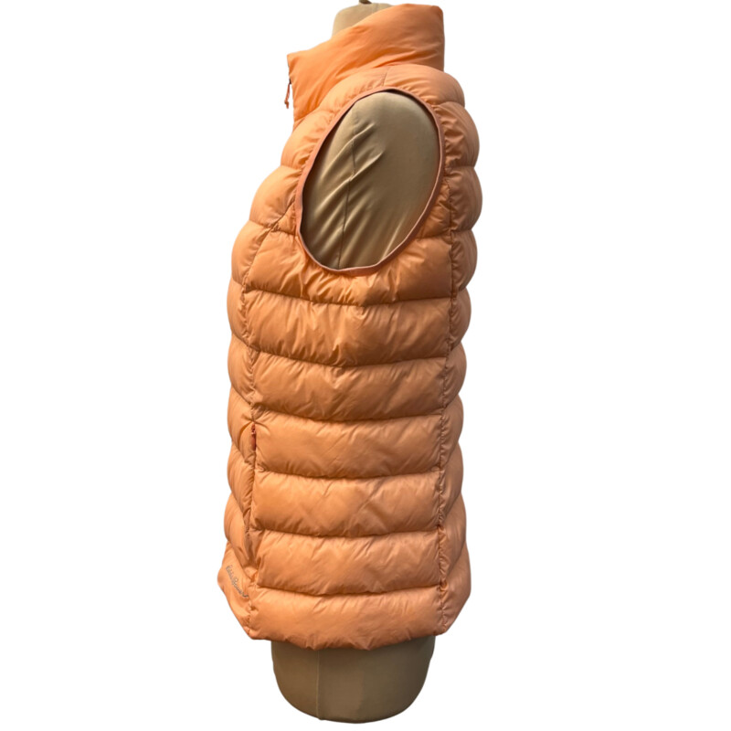 Eddie Bauer Vest<br />
Packable Down<br />
Color: Peach<br />
Size: Medium