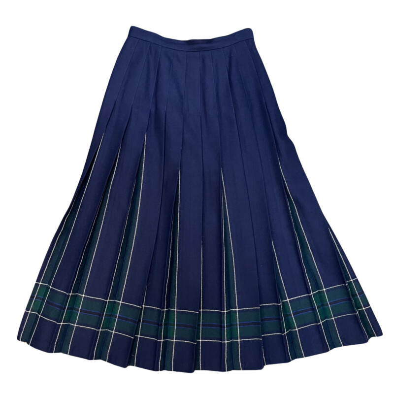 LL Bean Scottish Skirt
100% Wool
Colors: Navy and Green
Size: 6