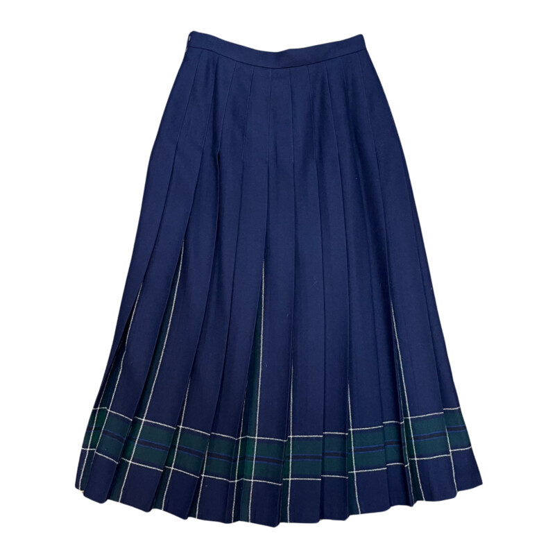 LL Bean Scottish Skirt
100% Wool
Colors: Navy and Green
Size: 6