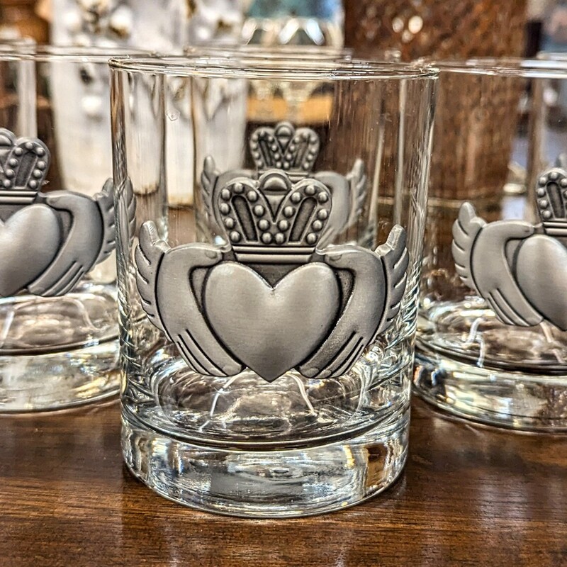 Set of 6 Claddagh Short Glasses
Clear and Silver
Size: 3x4H