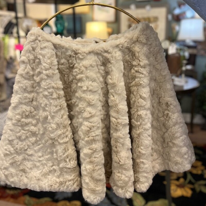 Faux Fur Tree Skirt
Cream
Size: 48 Diameter