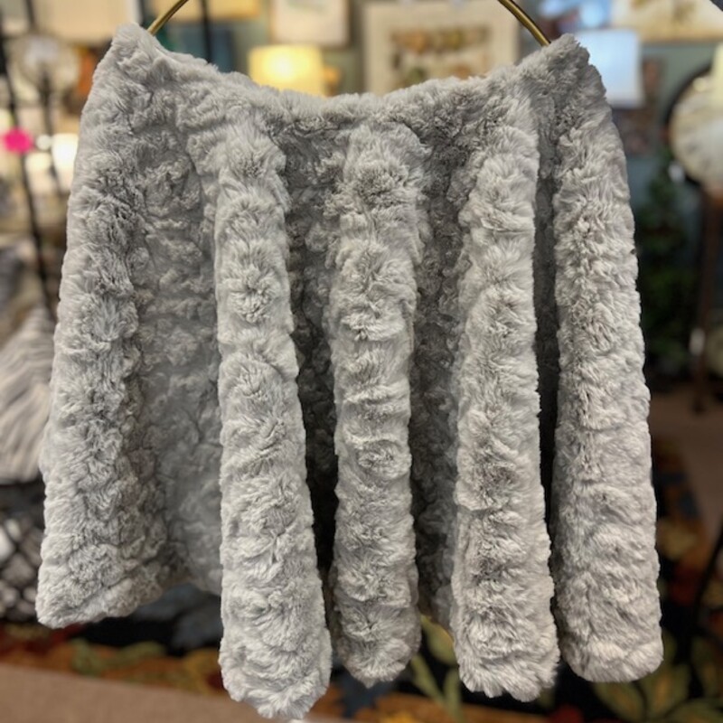 Faux Fur Tree Skirt
Gray
Size: 48 Diameter