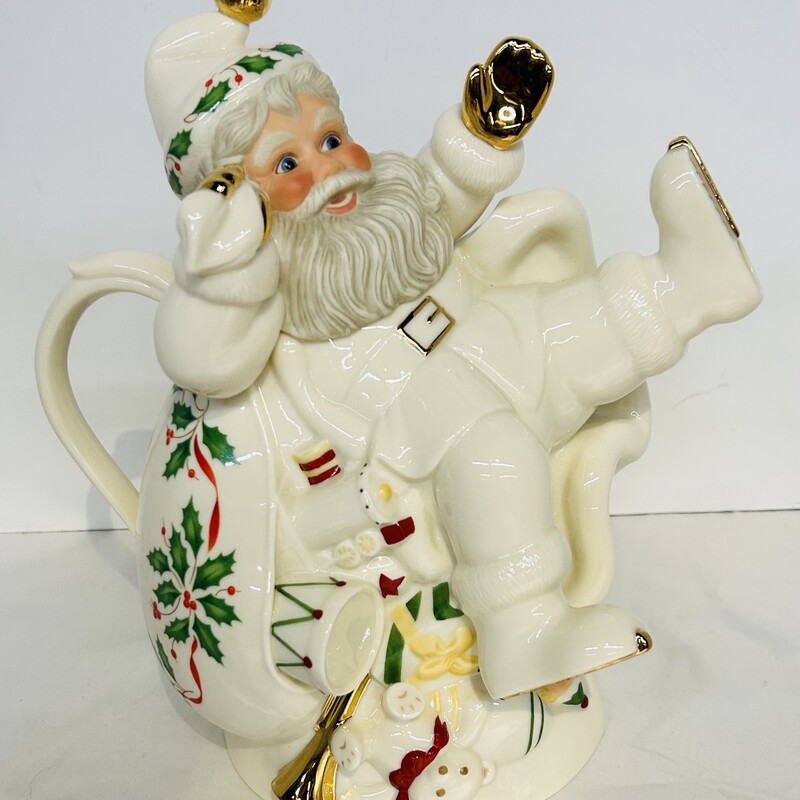 Lenox Santa Teapot
Cream
Size: 9.5 x10.5 H