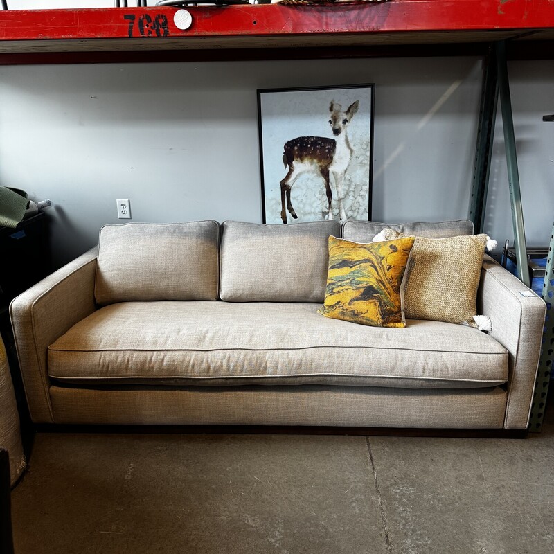 Upholstered Sofa

 Size: 87Wx39.75Dx32.25H