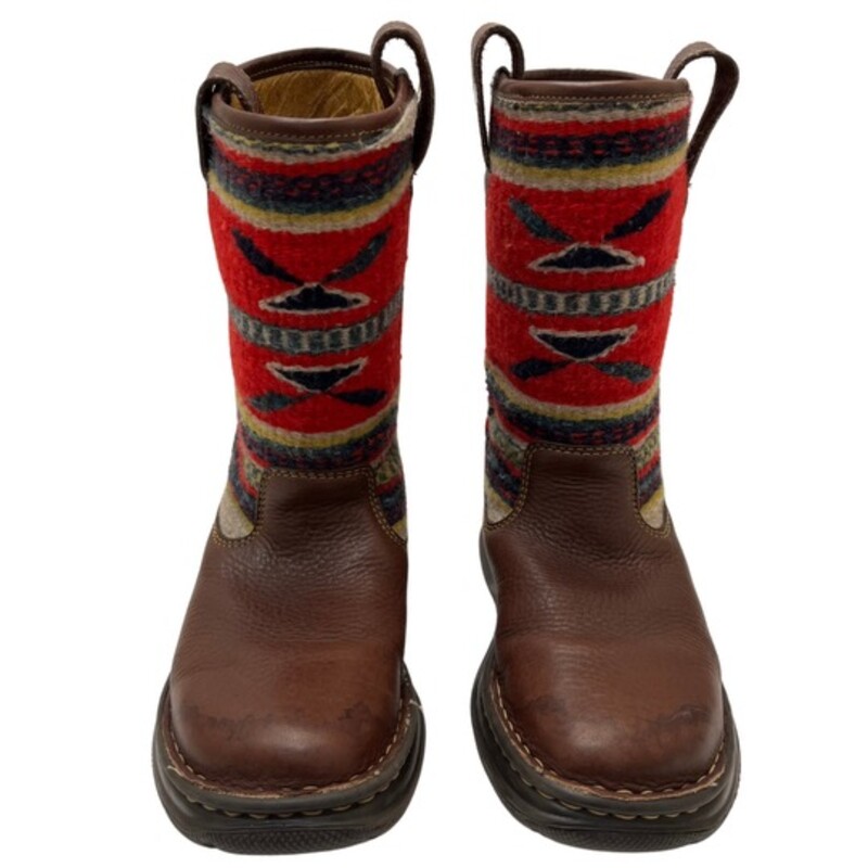 Born Tomahawk Boots<br />
Vintage 2000s<br />
Super cozy and unique style- perfect for winter<br />
Cream genuine leather foot with wool tribal print shaft<br />
Colors: Brown, Red, Teal, Navy, yellow, and Cream<br />
Size: 9<br />
<br />
Toes have water marks...see photo