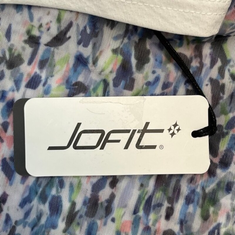 NEW Jofit Flounce Polo<br />
Flounce detail in the back<br />
Tipped collar<br />
Back darts give the waist shape<br />
Scooped bottom hem lengthens your leg line and provides extra coverage<br />
4-way stretch fabric won't bag or sag<br />
Size: XLarge