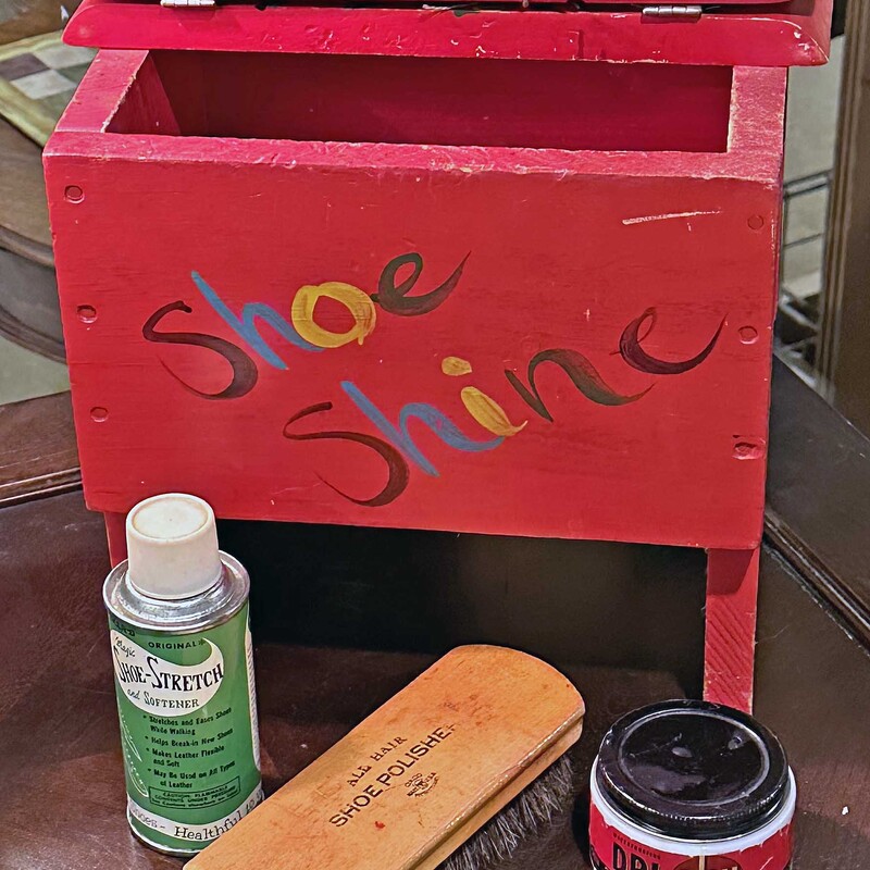 Vint Shoeshine Box with Vintage Accessories.
12 In x 8 In x 11 In.