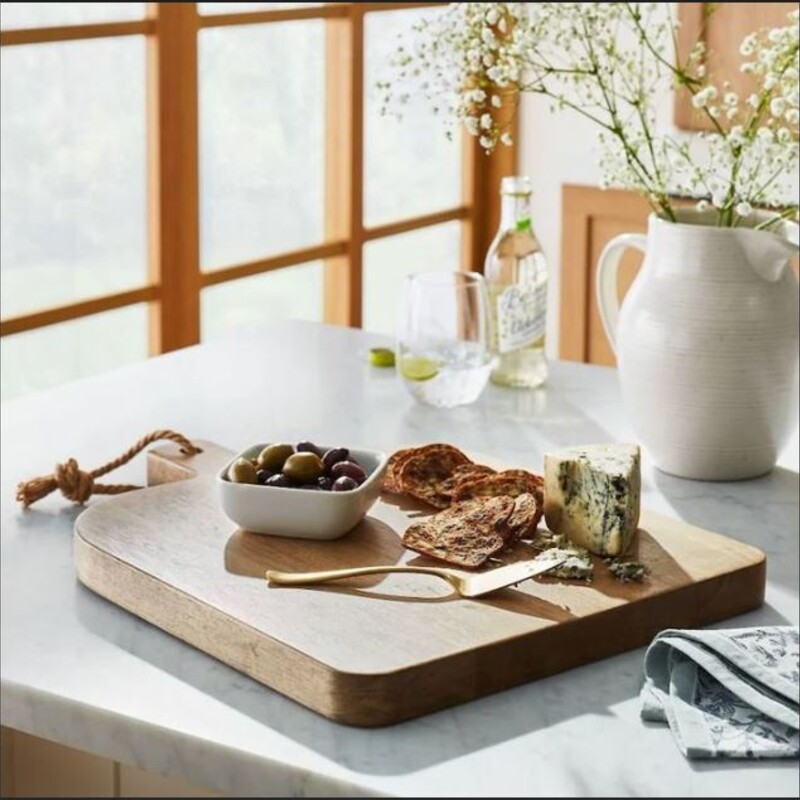 Studio McGee Cutting Board
Brown Size: 14 x 18H
Retails: $39.95