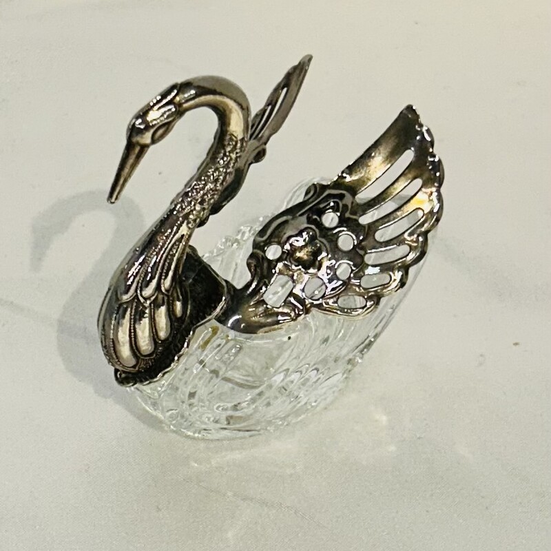 Swan Salt Holder
Silver
Size: 2.5 x3 H