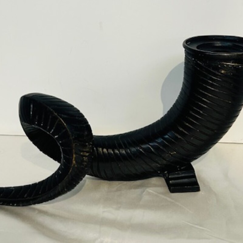 Iron Horn Candleholder
Black Brown Size: 13.5 x 7H