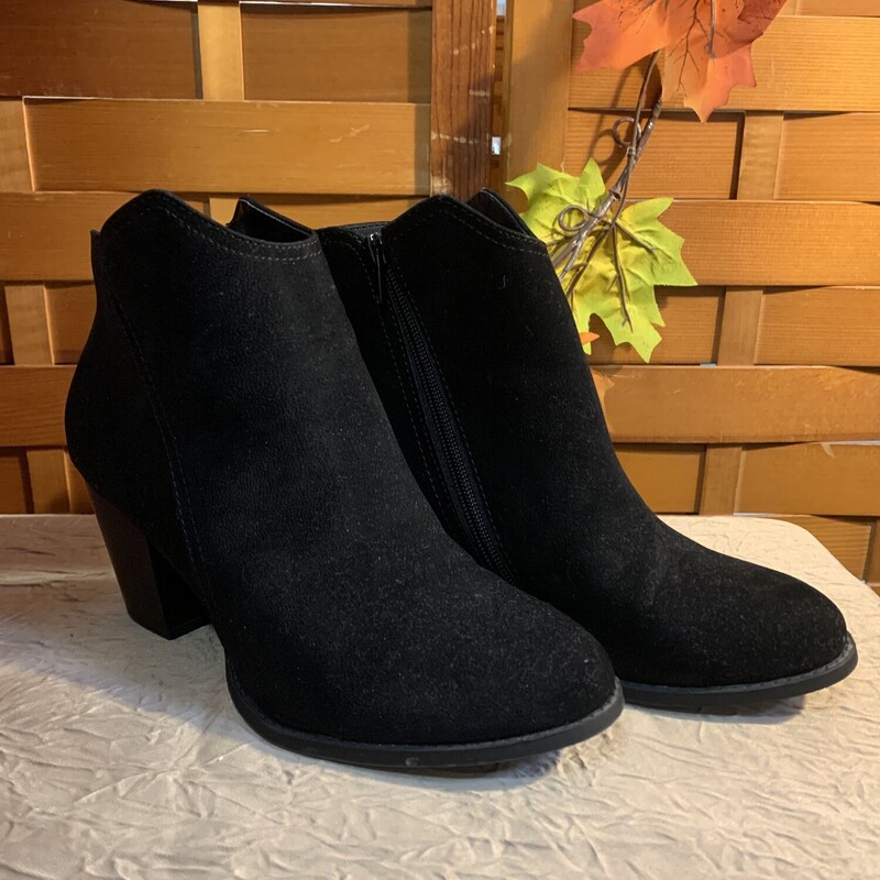 Black Boots With Zippers, Size: 8.5