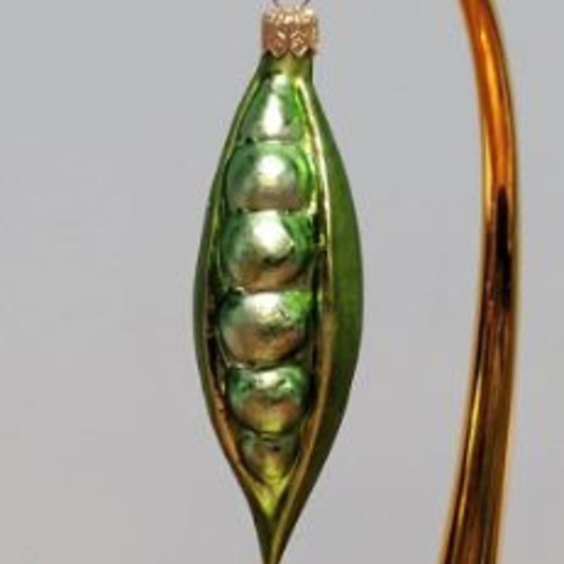 Christopher Radko Pea Ornament
Green
Size: 5 x 1.5 D