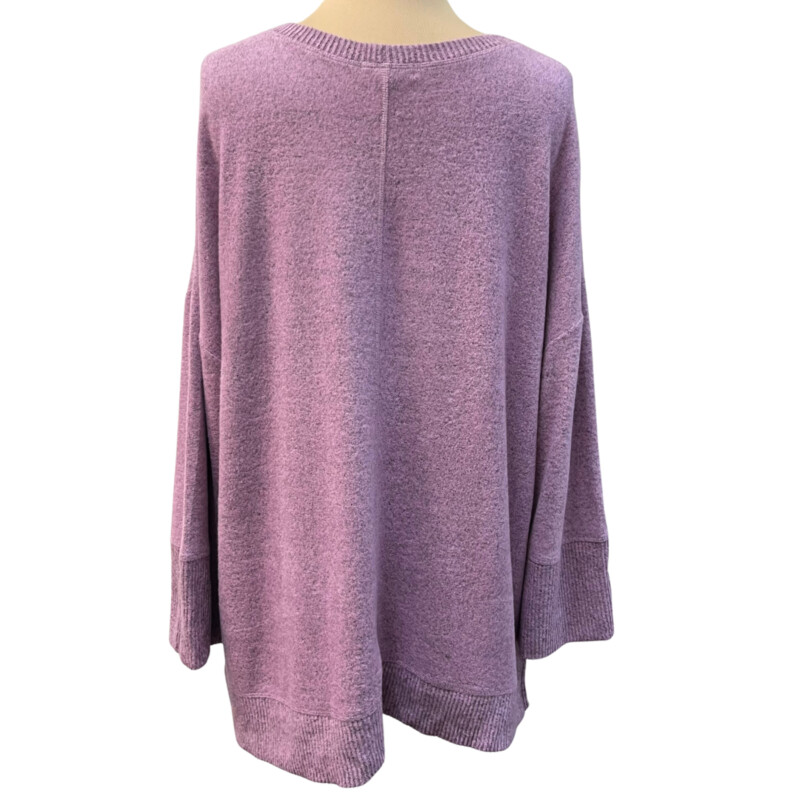 Habitat Longsleeve Top<br />
So Soft and Comfy!<br />
Color: Lilac<br />
Size: Large