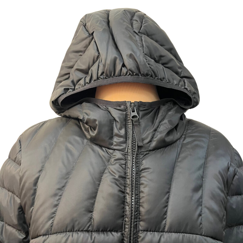 Eddie Bauer Puffer Jacket
Down Filled
Hooded with Zippered Pockets
Color: Black
Size: Large