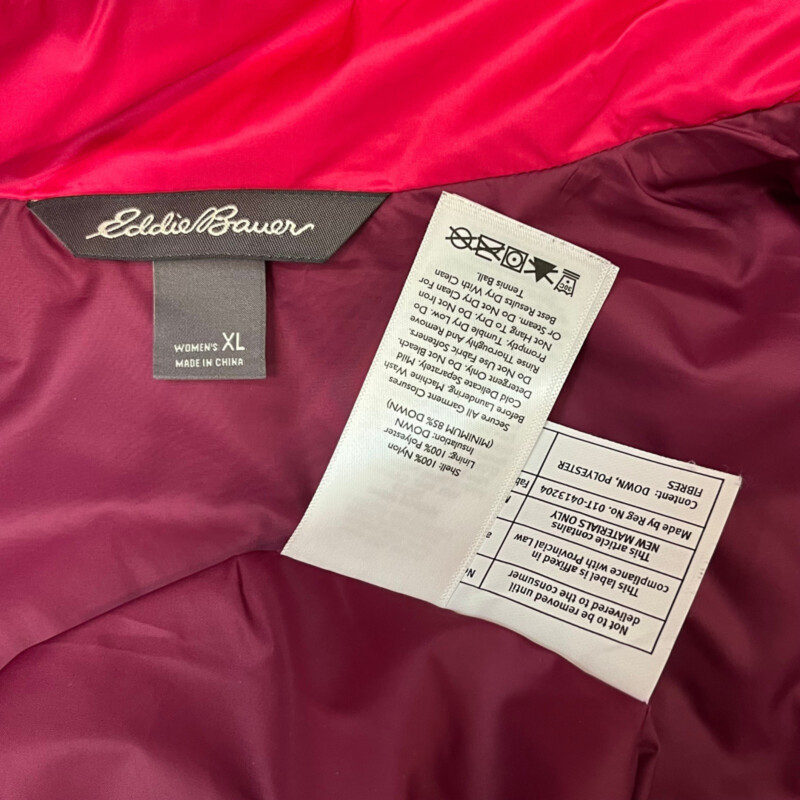 Eddie Bauer Puffer Vest<br />
Down Filled<br />
Color: Hot Pink<br />
Size: XL