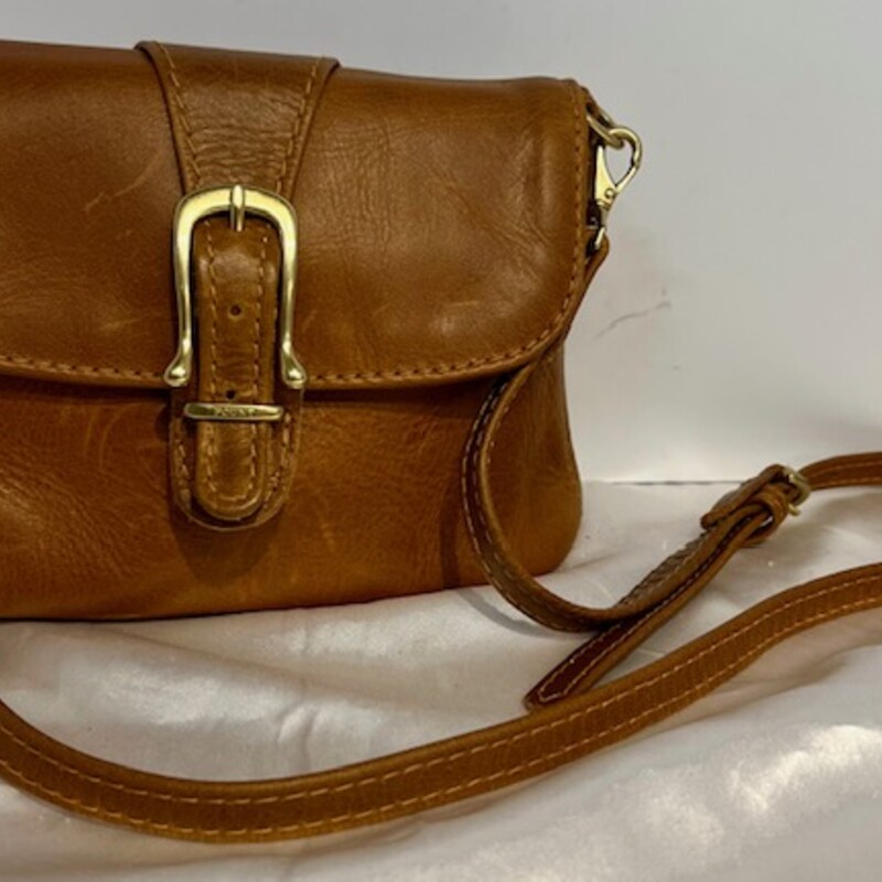 Fount Arlo Crossbody
Brown
Size: 9x6H

2 Additional straps included
Short Strap: 17 Inches Long
Long Strap: 37 Inches Long