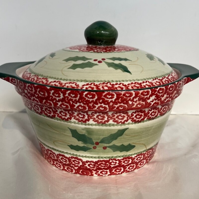 Temptations Holiday Crock with Lid
Red green
Size: 11 x 9 x 7H
2.5 Quart