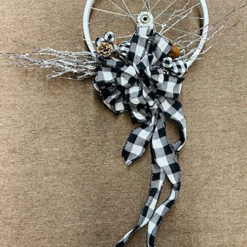 Bike Wheel Checkered Wreath
Black White Silver
Size: 27 x 36H