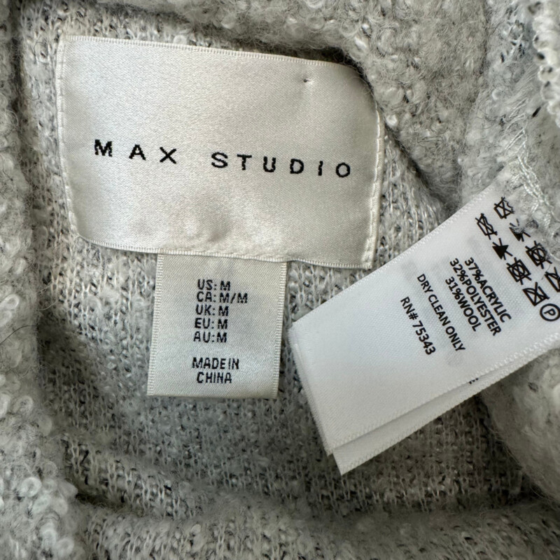 Max Studio Wrap Coat<br />
Has Pockets<br />
Wool Blend<br />
Color: Marled Gray and White<br />
Size: Medium