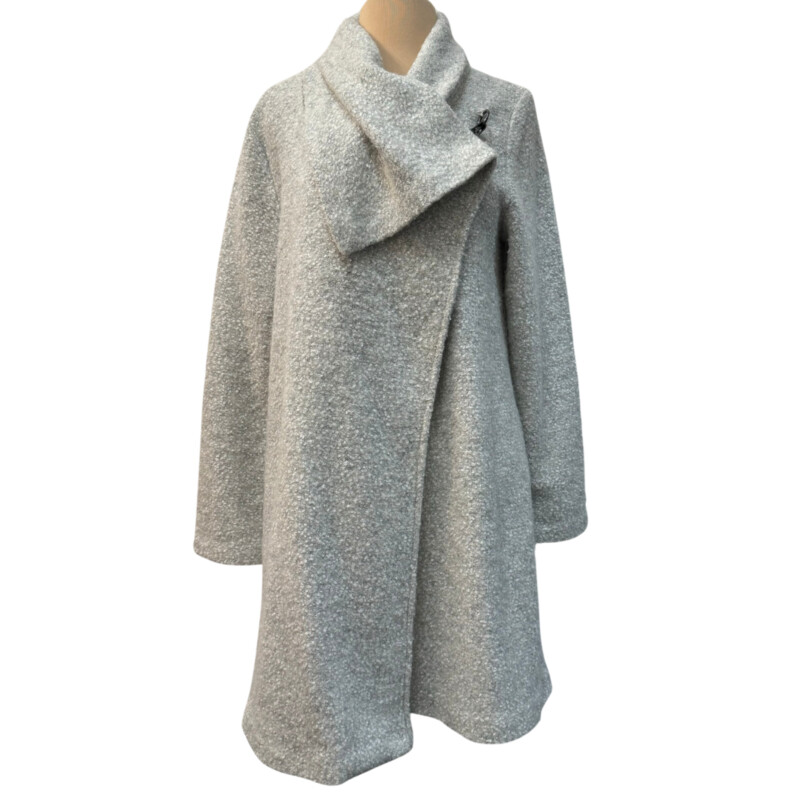 Max Studio Wrap Coat<br />
Has Pockets<br />
Wool Blend<br />
Color: Marled Gray and White<br />
Size: Medium