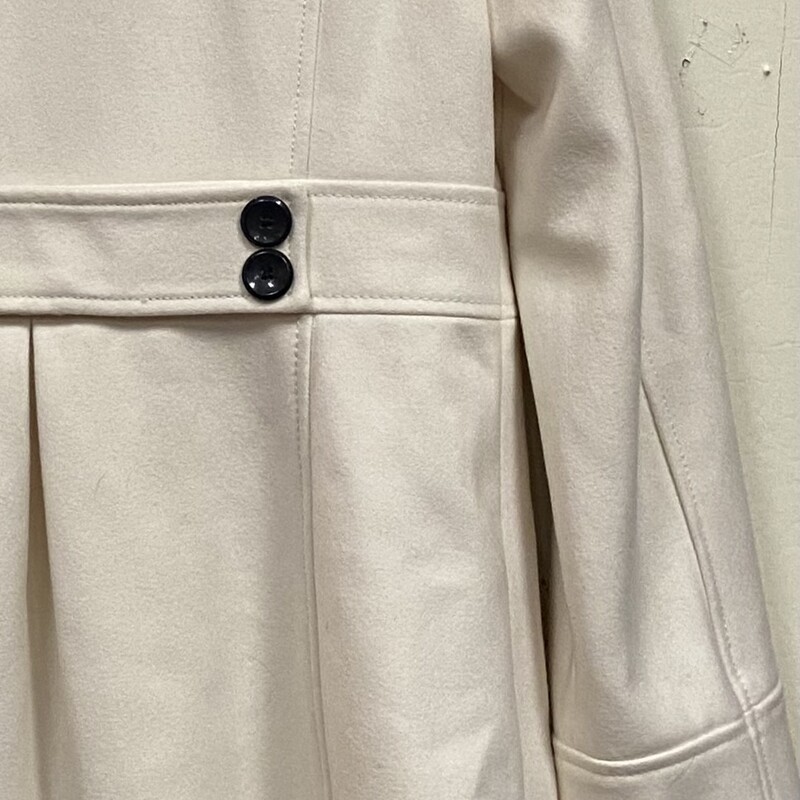 Crm Wool Blend Coat<br />
Cream<br />
Size: Large