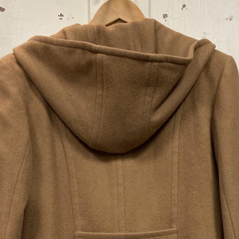 Camel Wool Coat<br />
Camel<br />
Size: Medium