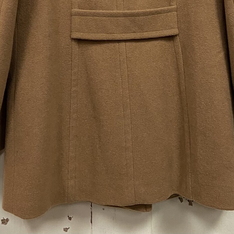 Camel Wool Coat<br />
Camel<br />
Size: Medium