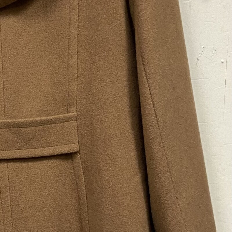 Camel Wool Coat<br />
Camel<br />
Size: Medium