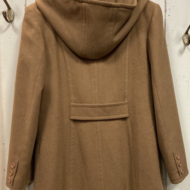 Camel Wool Coat<br />
Camel<br />
Size: Medium