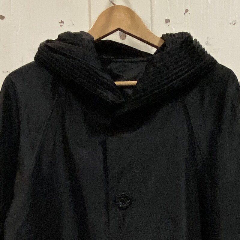 Blk Dot Reverse Jacket<br />
Black<br />
Size: L R $175