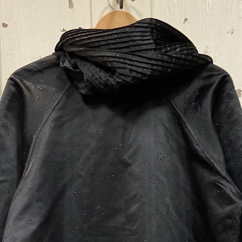 Blk Dot Reverse Jacket<br />
Black<br />
Size: L R $175