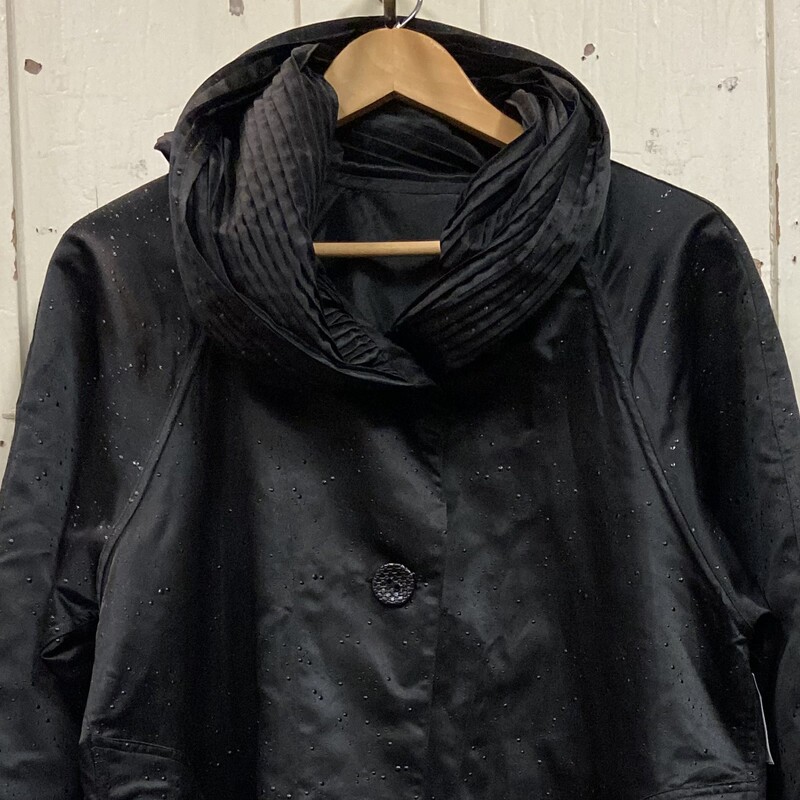 Blk Dot Reverse Jacket<br />
Black<br />
Size: L R $175