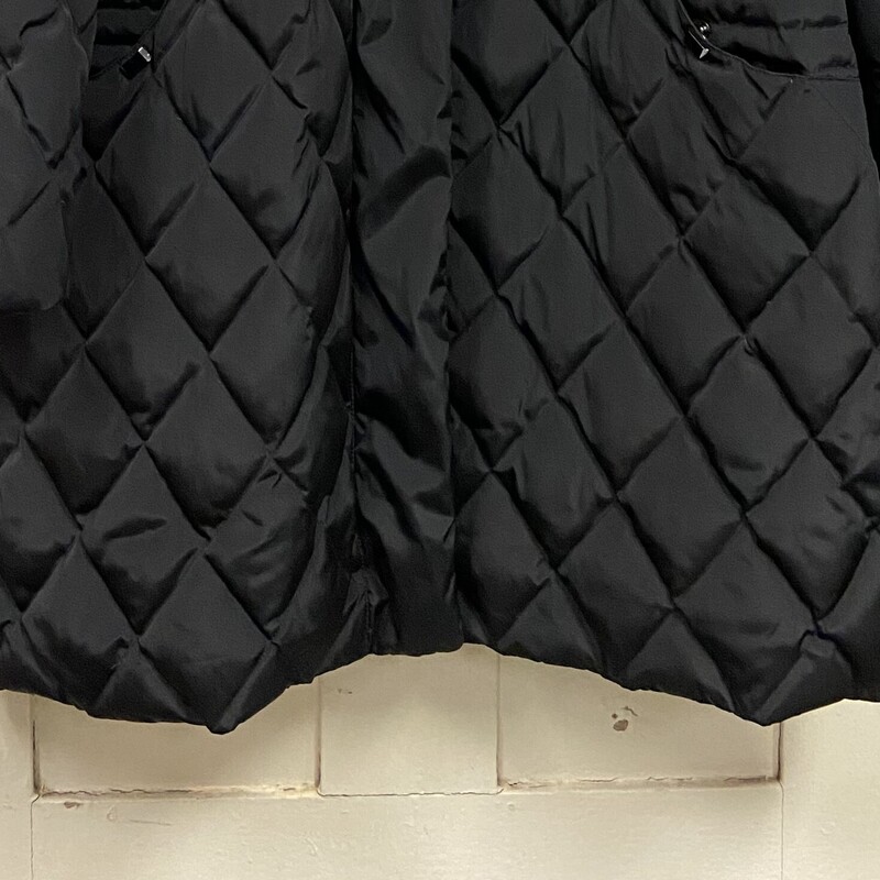 Blk Quilted Down Coat<br />
Black<br />
Size: 1X R $169