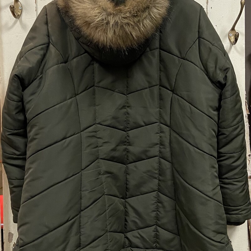 Olive Puffer Coat<br />
Olive<br />
Size: 1X