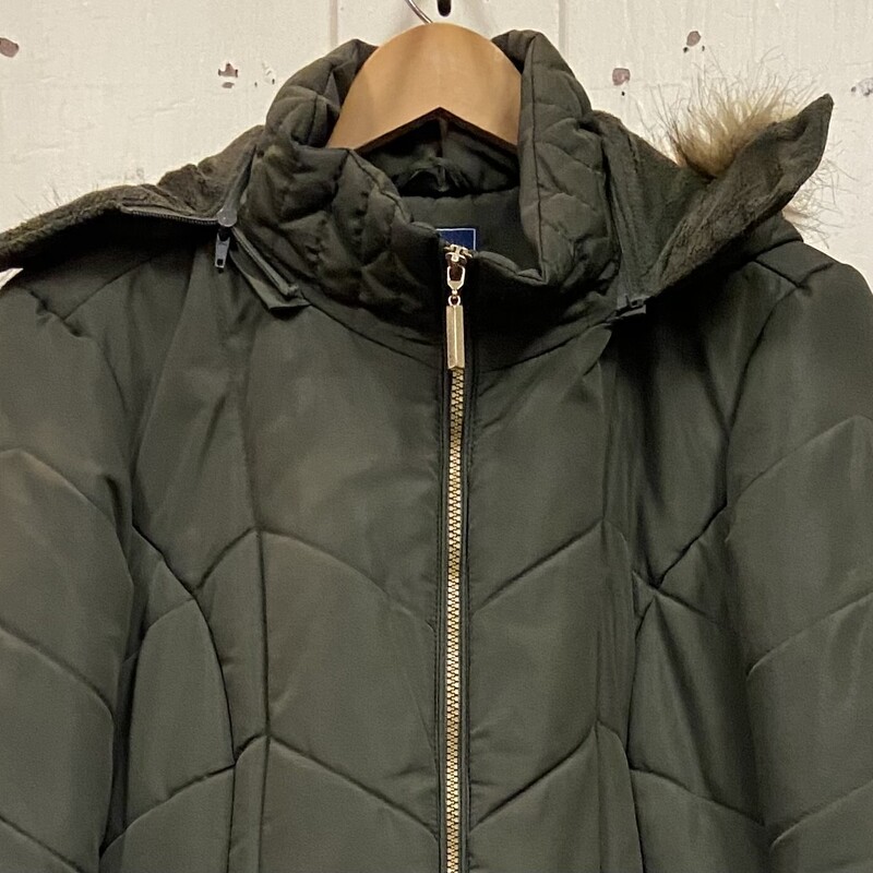 Olive Puffer Coat<br />
Olive<br />
Size: 1X