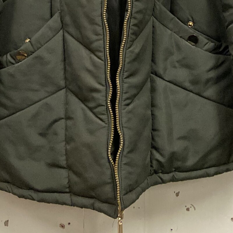 Olive Puffer Coat<br />
Olive<br />
Size: 1X