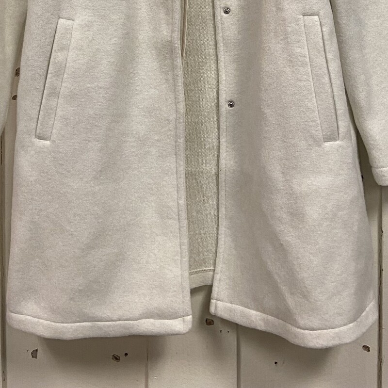 NWT Crm Coat<br />
Cream<br />
Size: Large