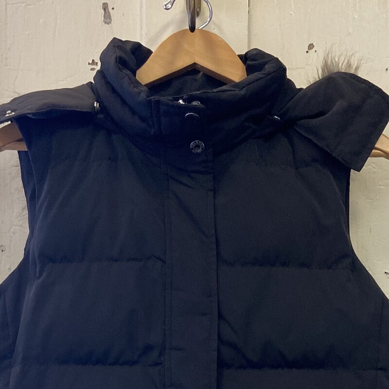 Blk Pffr Down Vest<br />
Black<br />
Size: M - P