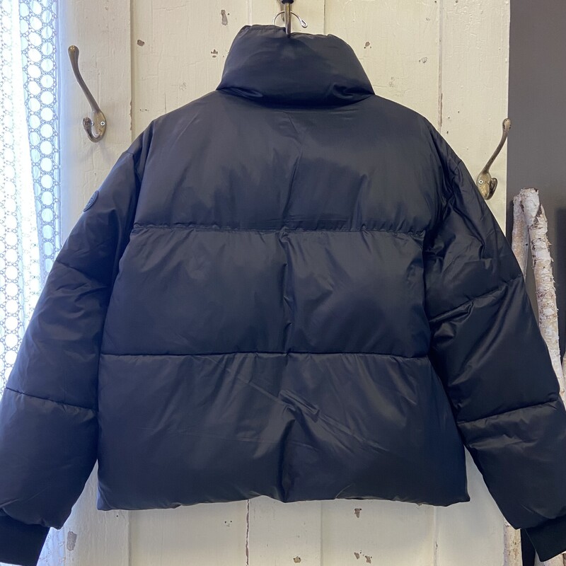 NWT Blk Puffer Coat<br />
Black<br />
Size: L R $198