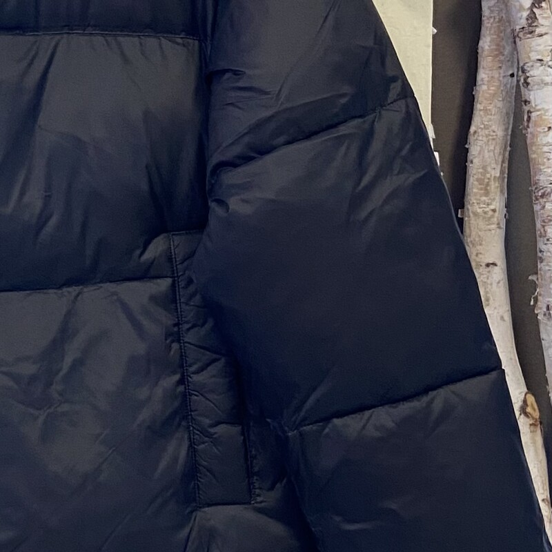 NWT Blk Puffer Coat<br />
Black<br />
Size: L R $198