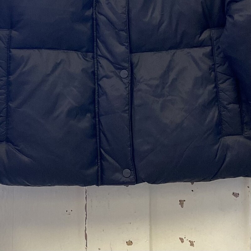 NWT Blk Puffer Coat<br />
Black<br />
Size: L R $198