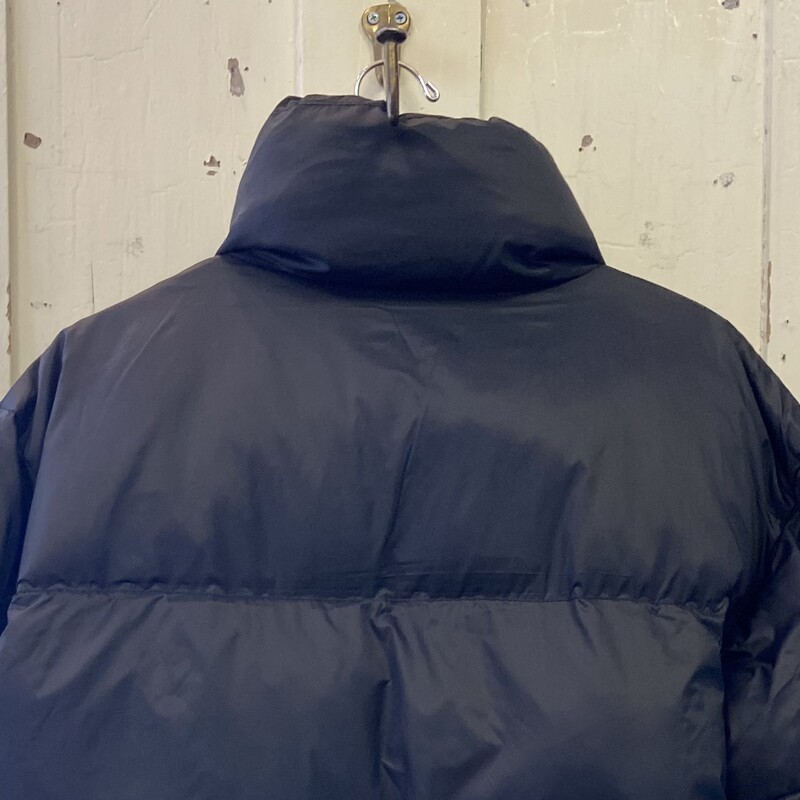 NWT Blk Puffer Coat<br />
Black<br />
Size: L R $198