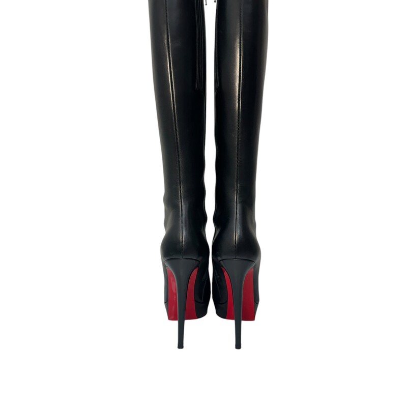 Louboutin Shiny Calfskin Lady 120 Boots

In very good condition. Light wear to the red bottoms. Light crinkling of leather throughout the boot.

Size 38.5

Comes with original box.