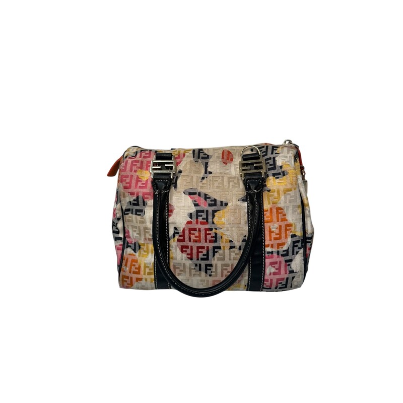 Fendi Zucca Boston Mini Print Floral

Wear to the canvas around the corners of the handbag.

Dimensions:
9.84 L x 5.51 W x 7.09 H
Strap drop 5.5

Date Code: 8BL068/HQG 128/2305

Does not come with original dust bag or box.