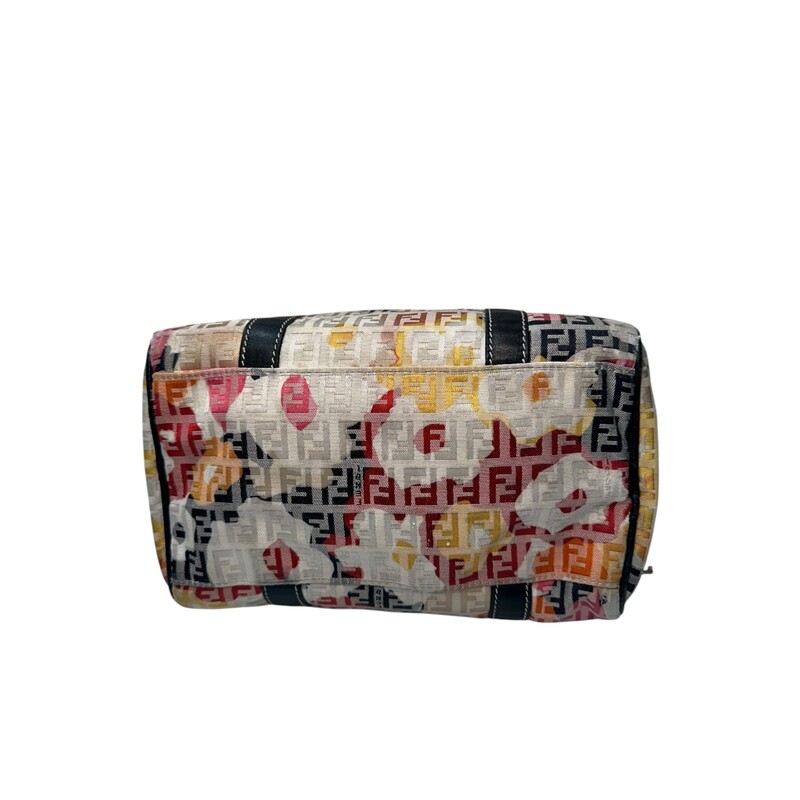 Fendi Zucca Boston Mini Print Floral

Wear to the canvas around the corners of the handbag.

Dimensions:
9.84 L x 5.51 W x 7.09 H
Strap drop 5.5

Date Code: 8BL068/HQG 128/2305

Does not come with original dust bag or box.