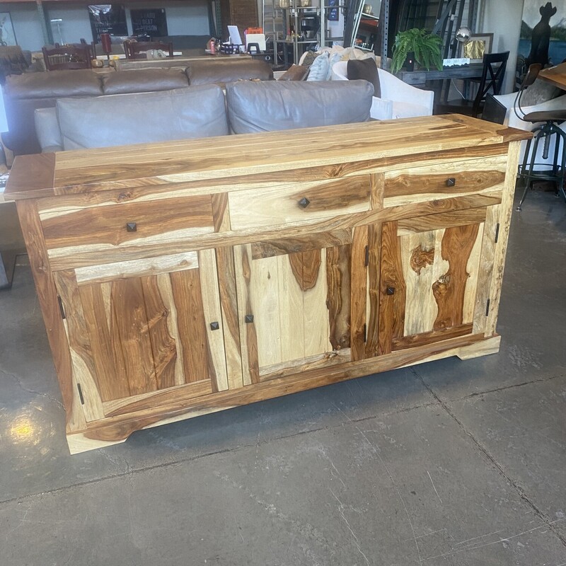 Tahoe Collection Buffet,<br />
<br />
Size: 67Lx18Dx35H